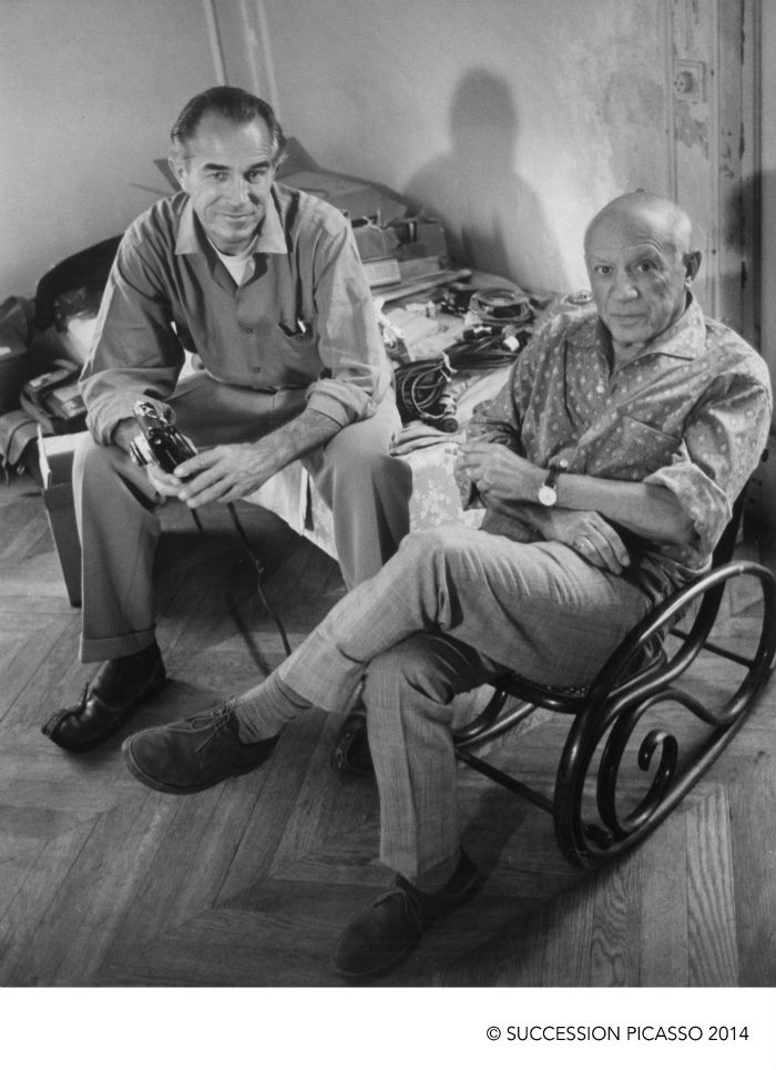 Gjon Mili Pablo Picasso posando con Duncan en el tercer piso mientras éste fotografiaba Los Picasso de Picasso 1960
