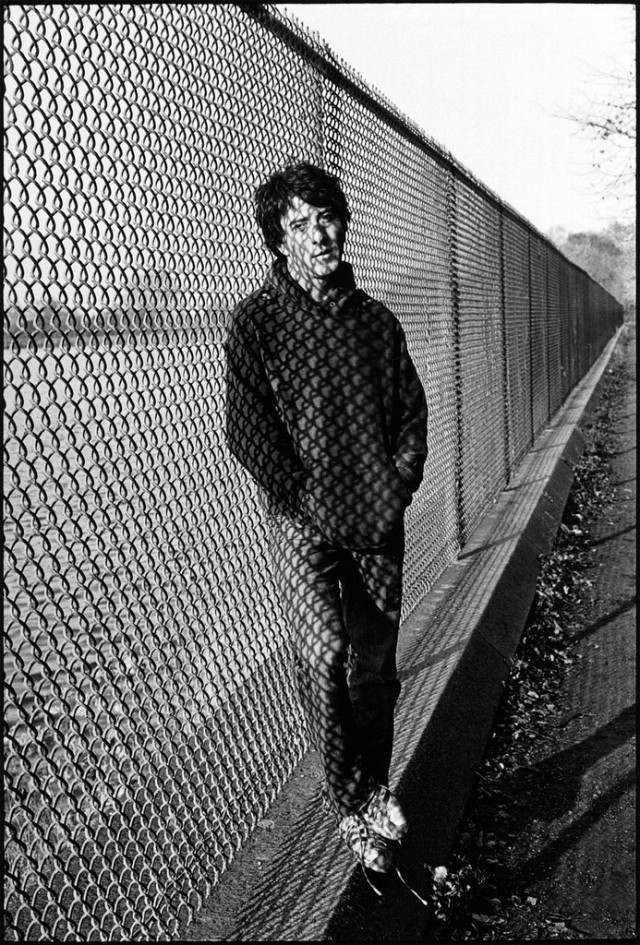 Dustin-Hoffman-at-the-resevoir-in-Central-Park-between-takes-Marathon-Man-Manhattan-New-York-1975-640x945
