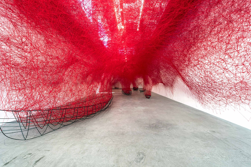 chiharu-shiota-uncertain-journey-2016-installation-view-courtesy-the-artist-and-blainsouthern-photo-christian-glaeser-2