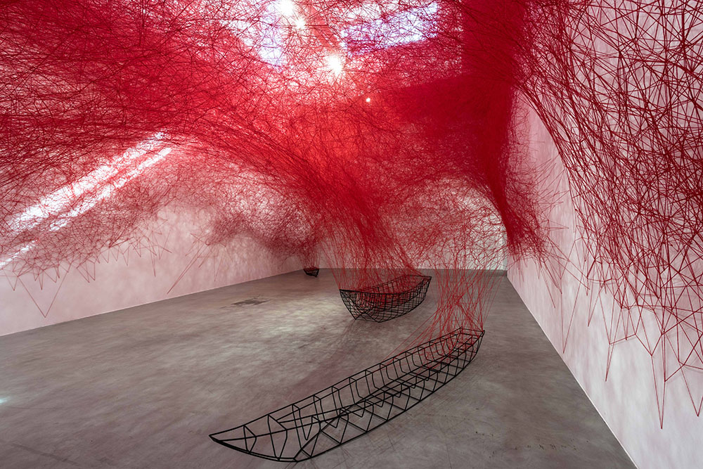 chiharu-shiota-uncertain-journey-2016-installation-view-courtesy-the-artist-and-blainsouthern-photo-christian-glaeser-4