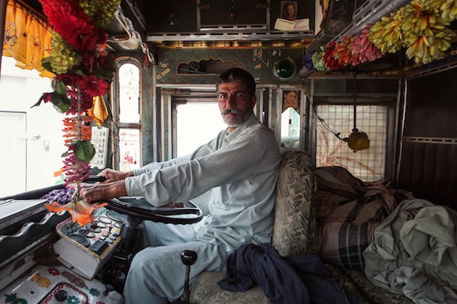Indian-Technicolor-Trucks-Photography-30
