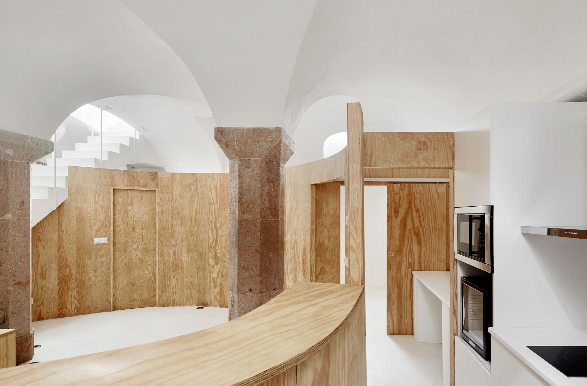 Un hermoso espacio subterrano por Raul Sanchez Architects